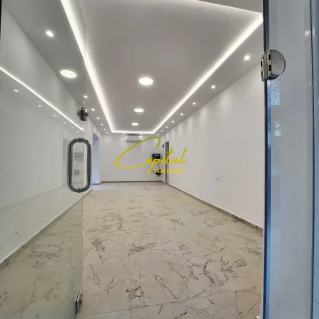 Tirane, jepet me qera dyqan Kati 0, 50 m² 1.000 € (21 DHJETORI)