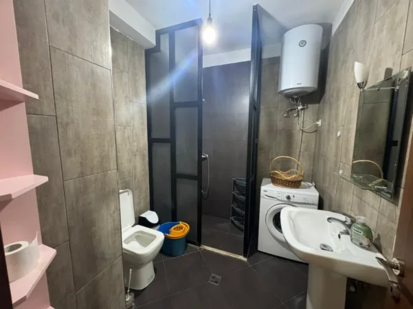 Tirane, jepet me qera apartament 1+1 Kati 4, 70 m² 480 € (Porcelan)