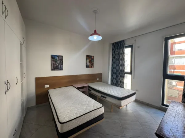 Tirane, jepet me qera apartament 1+1 Kati 4, 70 m² 480 € (Porcelan)