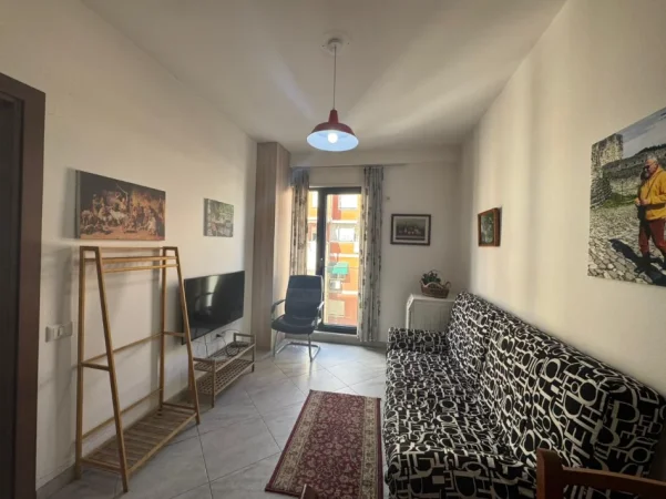 Tirane, jepet me qera apartament 1+1 Kati 4, 70 m² 480 € (Porcelan)