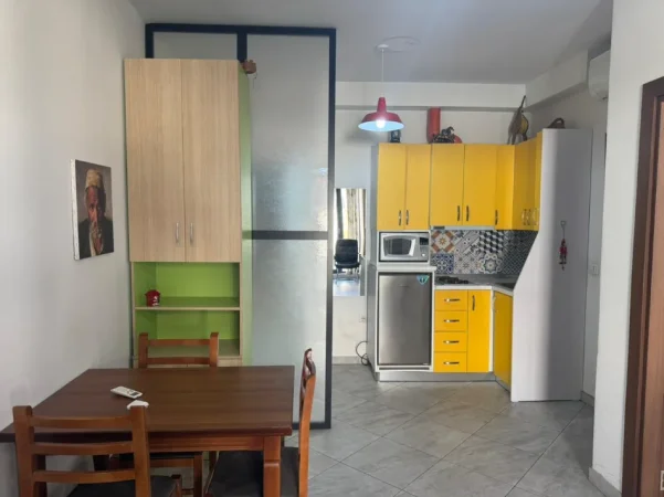 Tirane, jepet me qera apartament 1+1 Kati 4, 70 m² 480 € (Porcelan)