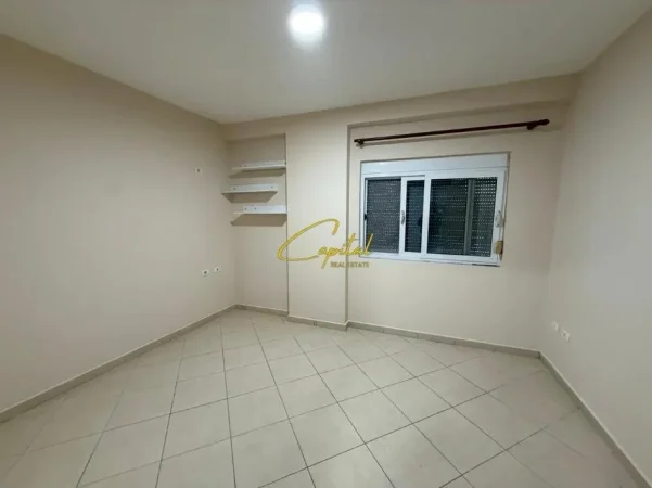 Tirane, jepet me qera apartament 2+1 Kati 4, 86 m² 500 € (PAZARI I RI)