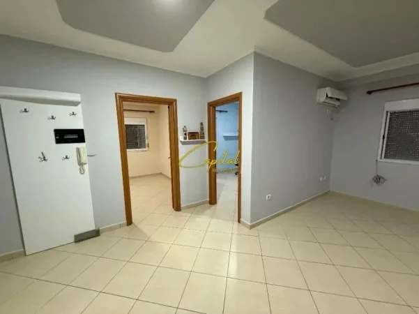 Tirane, jepet me qera apartament 2+1 Kati 4, 86 m² 500 € (PAZARI I RI)