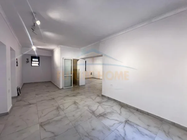 Shqiperi, jepet me qera ambjent biznesi Kati 0, 70 m² 2.000 € 