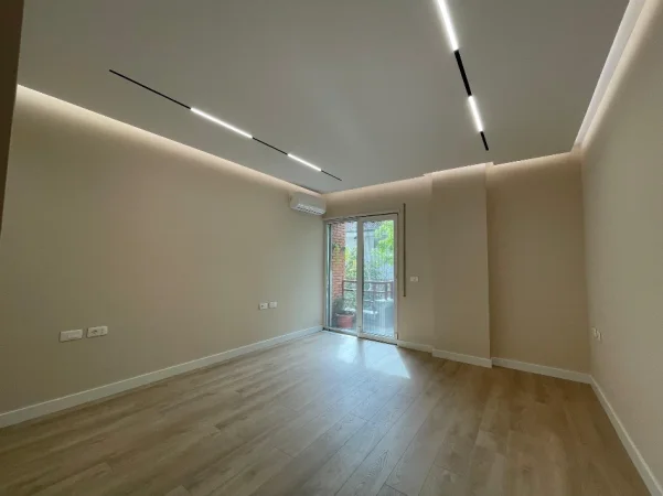 Tirane, jepet me qera ambjent biznesi Kati 2, 131 m² 2.500 € (Stadiumi Air Albania)