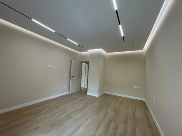 Tirane, jepet me qera ambjent biznesi Kati 2, 131 m² 2.500 € (Stadiumi Air Albania)