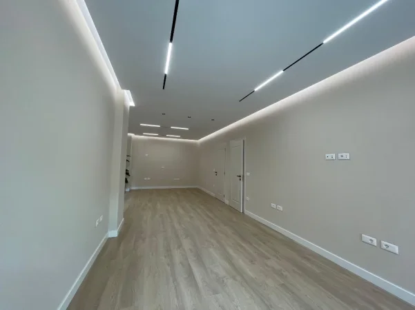 Tirane, jepet me qera ambjent biznesi Kati 2, 131 m² 2.500 € (Stadiumi Air Albania)