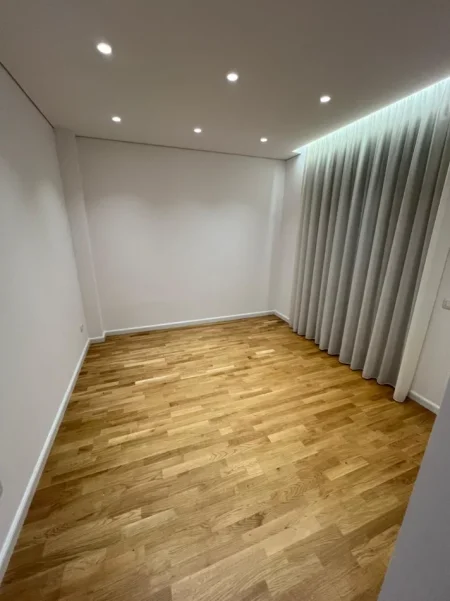 Tirane, jepet me qera Vile 3 Katshe Kati 3, 600 m² 2.900 € (TEG)
