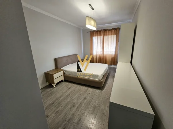 Tirane, jepet me qera apartament 2+1+Ballkon Kati 8, 105 m² 520 € (ASTIR)