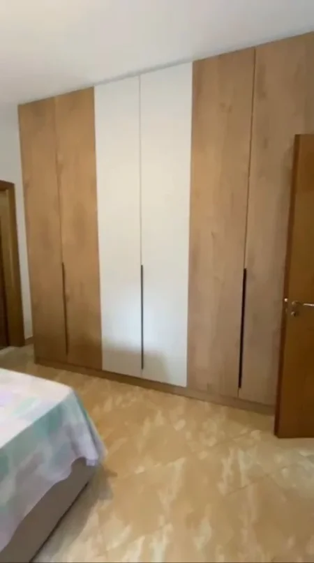 Tirane, jepet me qera garsonier Kati 2, 300 € (5 Maji)