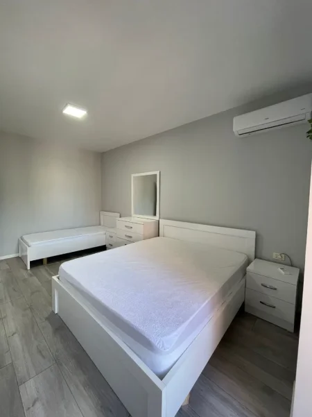 jepet me qera apartament 2+1 , 109 m² 850 € (21 Dhjetori)