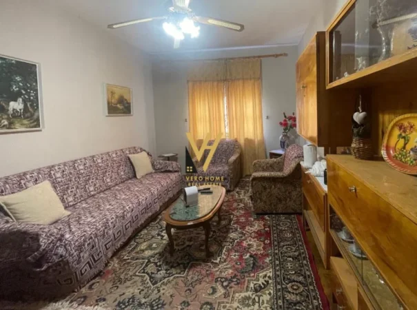 Tirane, jepet me qera apartament 1+1+Ballkon Kati 4, 80 m² 570 € (RRUGA FERIT XHAJKO)