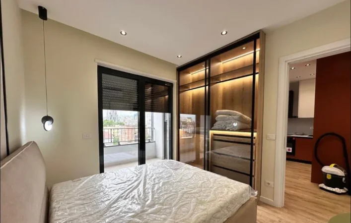 Tirane, jepet me qera apartament 1+1 Kati 5, 65 m² 650 € (STACIONI I TRENIT)