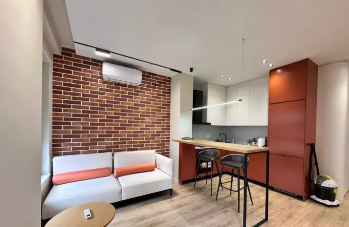 Tirane, jepet me qera apartament 1+1 Kati 5, 65 m² 650 € (STACIONI I TRENIT)