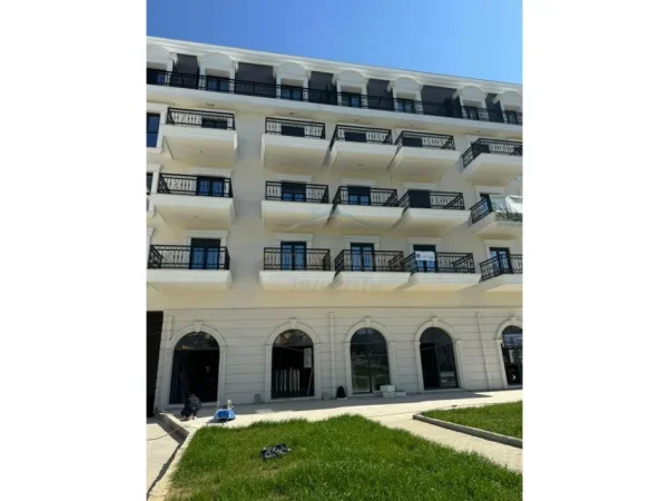 Tirane, shitet apartament 1+1+Ballkon Kati 4, 76 m² (Sauk i Vjeter)