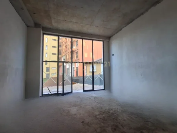 Tirane, jepet me qera ambjent biznesi Kati 0, 82 m² 1.800 € (Rruga Bardhyl)