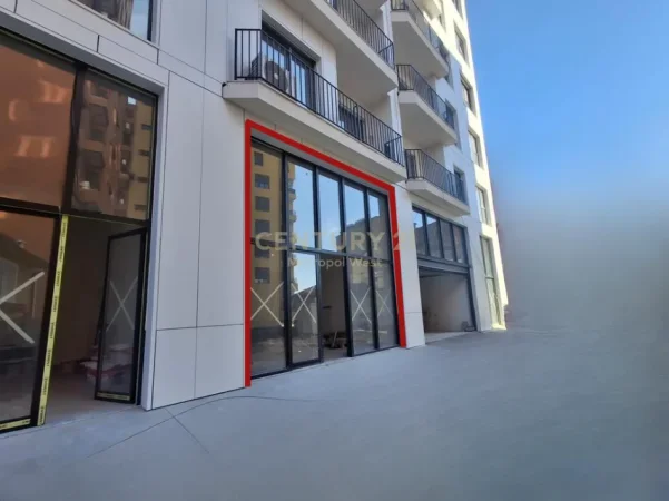 Tirane, jepet me qera ambjent biznesi Kati 0, 82 m² 1.800 € (Rruga Bardhyl)