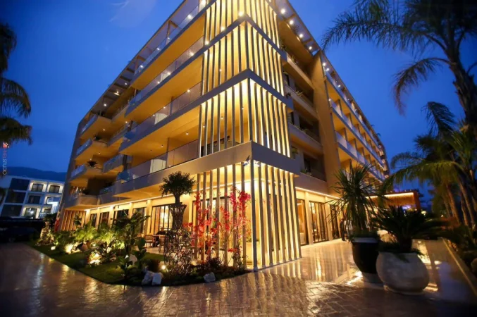 Vlore, jepet me qera apartament , 750 m² 4.500 € (VLOR)