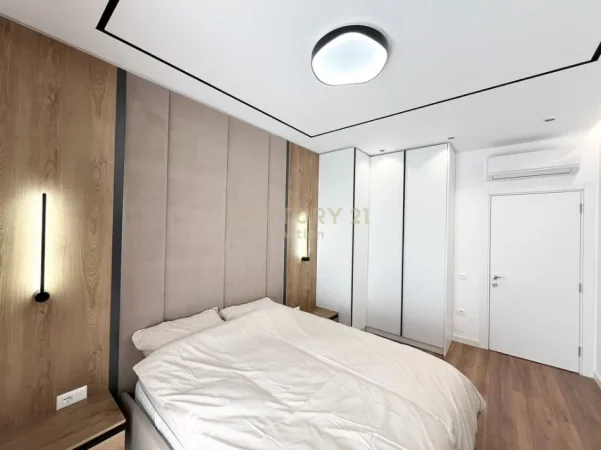 Tirane, jepet me qera apartament 1+1 Kati 9, 72 m² 720 € (Rruga e Dibres)