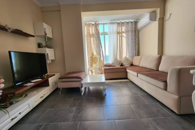 Tirane, jepet me qera apartament 1+1+Ballkon Kati 4, 55 m² 350 € (Fresk)