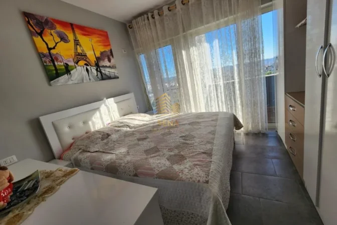 Tirane, jepet me qera apartament 1+1+Ballkon Kati 4, 55 m² 350 € (Fresk)