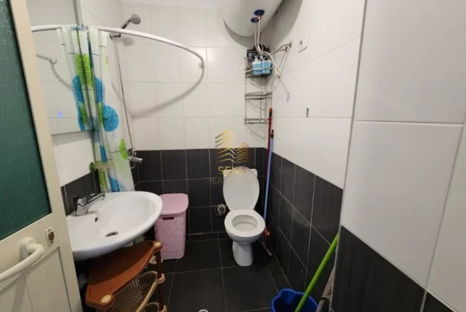 Tirane, jepet me qera apartament 1+1+Ballkon Kati 4, 55 m² 350 € (Fresk)