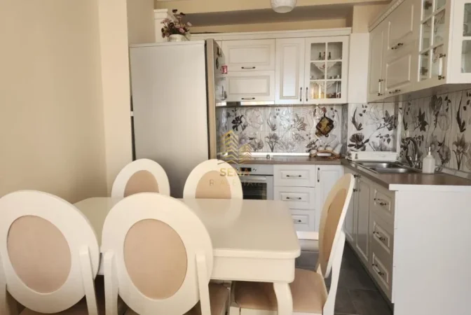 Tirane, jepet me qera apartament 1+1+Ballkon Kati 4, 55 m² 350 € (Fresk)