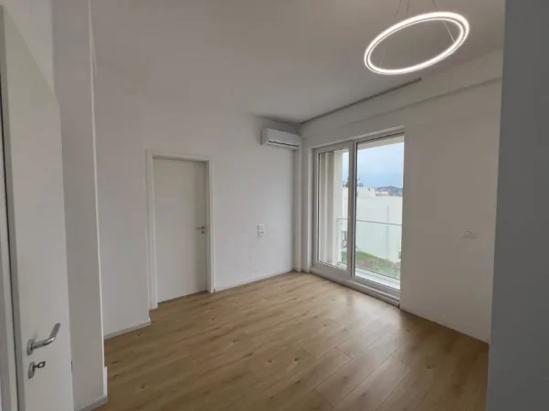 Tirane, jepet me qera Vile 4+1 Kati 2, 210 m² 1.300 € (REZIDENCA ABA)