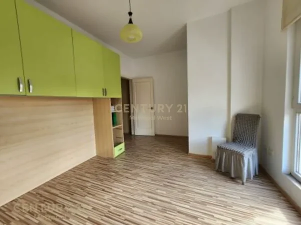 Tirane, jepet me qera apartament 2+1 Kati 5, 100 m² 800 € (Rruga Mujo Ulqinaku)