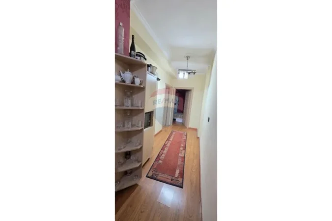 Tirane, shes apartament 2+1+Ballkon , 105 m² 155.000 € (astir)