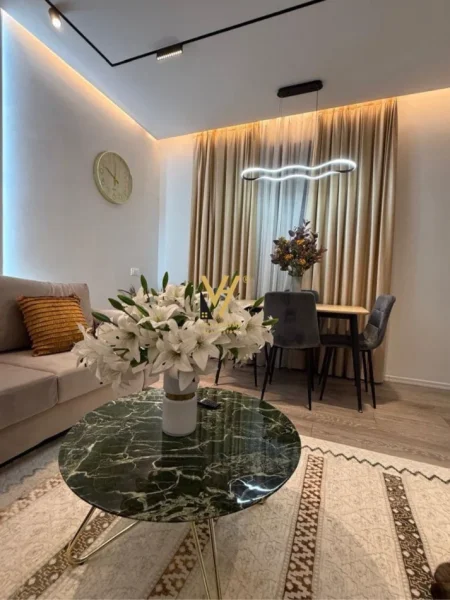 Tirane, jepet me qera apartament 1+1+Ballkon Kati 4, 74 m² 620 € (SIRI KODRA)