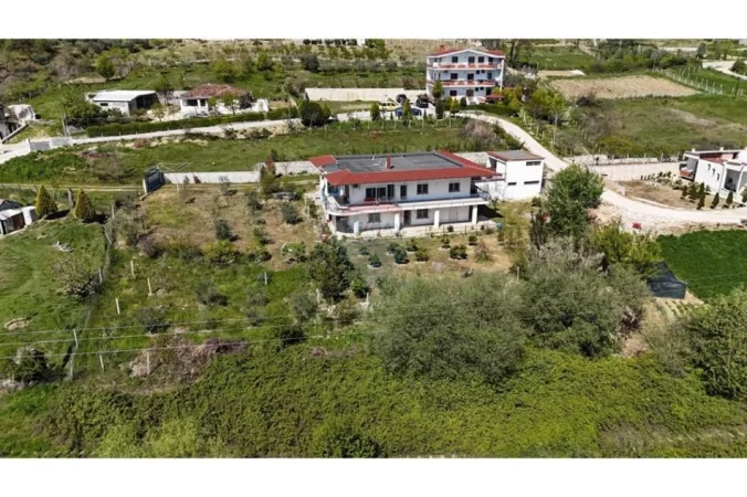 Tirane, shitet Vile 3+1+Ballkon Kati 0, 1.256 m² 250.000 € (PREZE)