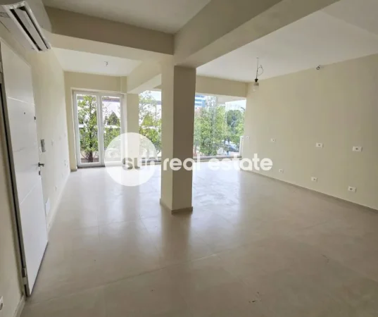 Shkoder, jepet me qera ambjent biznesi Kati 1, 67 m² 700 € (PARRUCE)