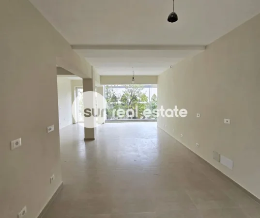 Shkoder, jepet me qera ambjent biznesi Kati 1, 67 m² 700 € (PARRUCE)