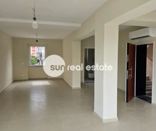 Shkoder, jepet me qera ambjent biznesi Kati 1, 67 m² 700 € (PARRUCE)