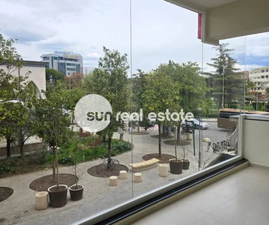 Shkoder, jepet me qera ambjent biznesi Kati 1, 67 m² 700 € (PARRUCE)