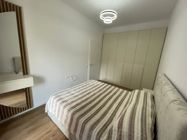 Tirane, jepet me qera apartament 1+1+Ballkon Kati 3, 65 m² 450 € 