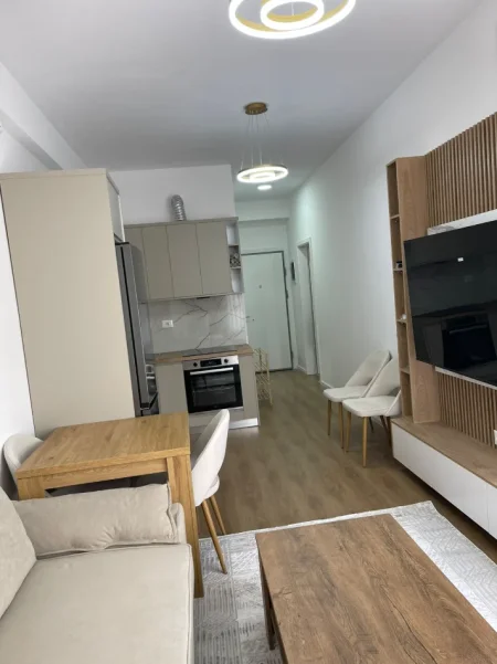 Tirane, jepet me qera apartament 1+1+Ballkon Kati 3, 65 m² 450 € 
