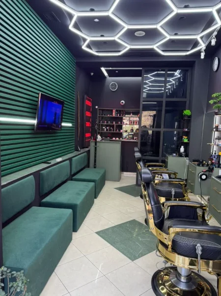 Tirane, shes Shitet , Biznes Barber Shop, Brryli , Tirane 16.500 €