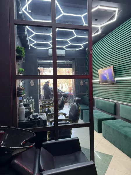 Tirane, shes Shitet , Biznes Barber Shop, Brryli , Tirane 16.500 €