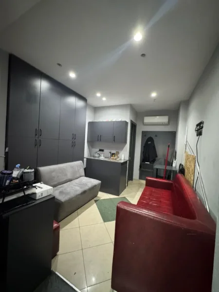 Tirane, shes Shitet , Biznes Barber Shop, Brryli , Tirane 16.500 €