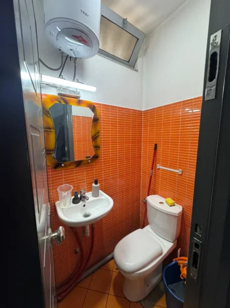 Tirane, shes Shitet , Biznes Barber Shop, Brryli , Tirane 16.500 €