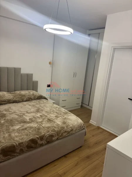 Tirane, jepet me qera apartament 2+1+Ballkon Kati 5, 100 m² 700 € (Rruga Ndre Mjeda)