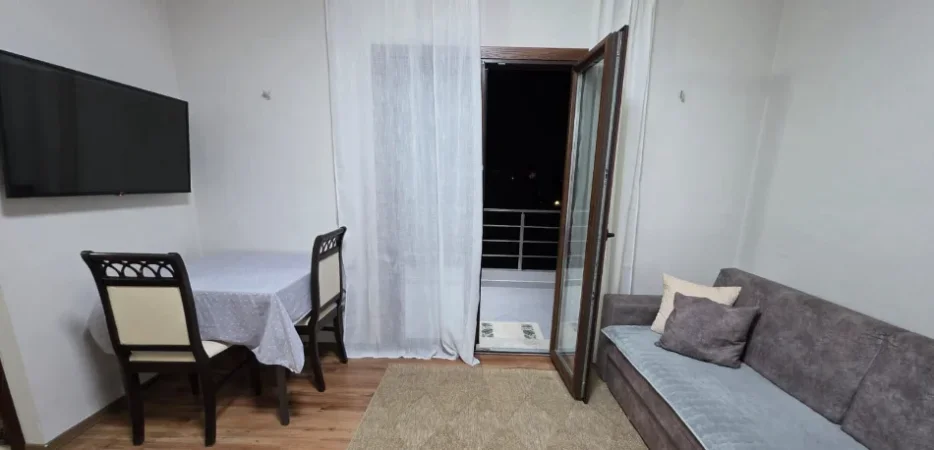 Tirane, jepet me qera apartament 1+1 Kati 3, 70 m² 450 € (RRUGA E ELBASANIT)