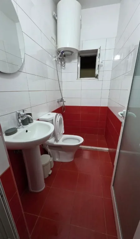 Tirane, jepet me qera apartament 1+1 Kati 3, 70 m² 450 € (RRUGA E ELBASANIT)