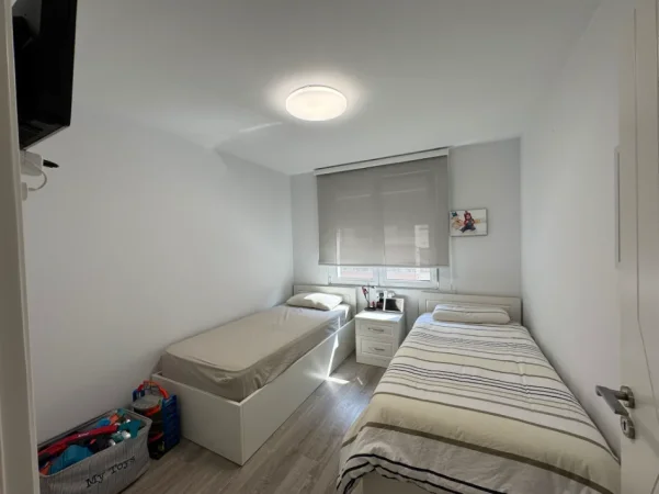 Tirane, shitet apartament 2+1+Ballkon Kati 3, 91 m² 350.000 € (Blloku)
