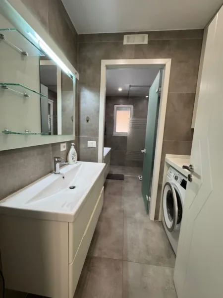 Tirane, shitet apartament 2+1+Ballkon Kati 3, 91 m² 350.000 € (Blloku)