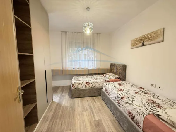 Tirane, jepet me qera apartament 2+1+Ballkon Kati 1, 102 m² 600 € (VILA L)