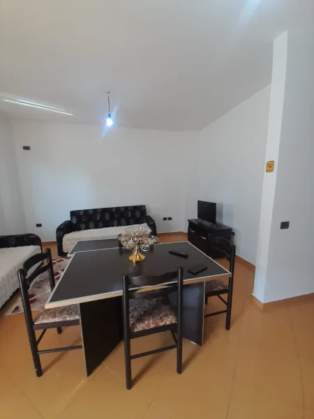 Jepet me Qera Banesë 1+1, Mobiluar,Kati 3, Çmimi 43.000 Lekë te Reja,Tek 21 DHJETORI, Tiranë.