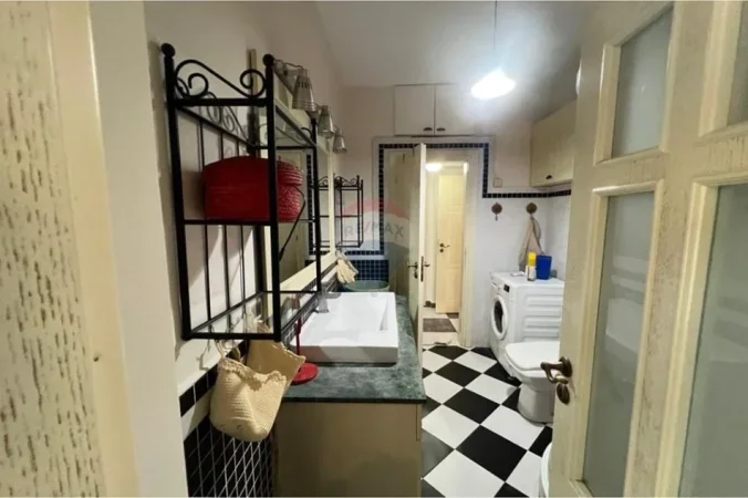 Tirane, shitet 2+1+Ballkon ,